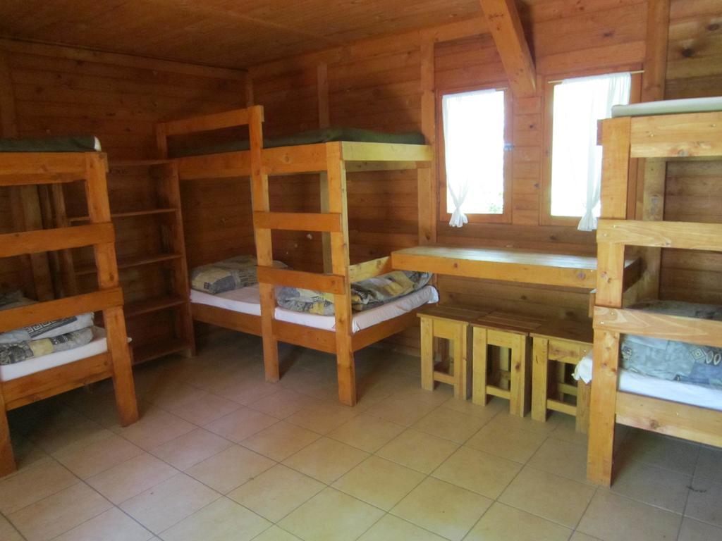 Nyirfaliget Lovaskemping Es Turistahaz Hotel Nyiregyhaza Bilik gambar