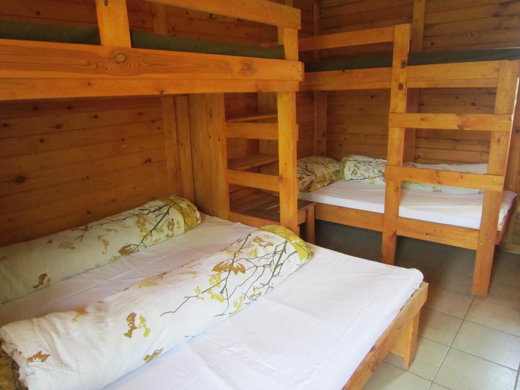 Nyirfaliget Lovaskemping Es Turistahaz Hotel Nyiregyhaza Bilik gambar